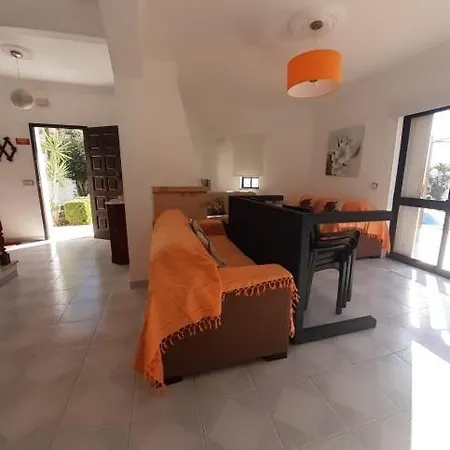 فيلة Magnific Miramar With Pool