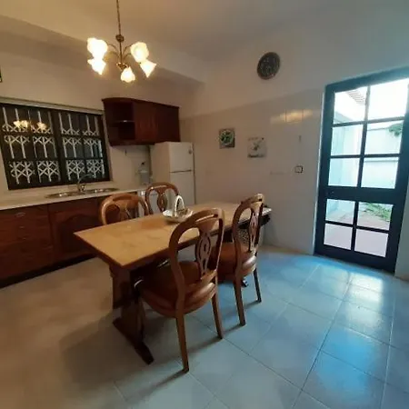 فيلة Magnific Miramar With Pool